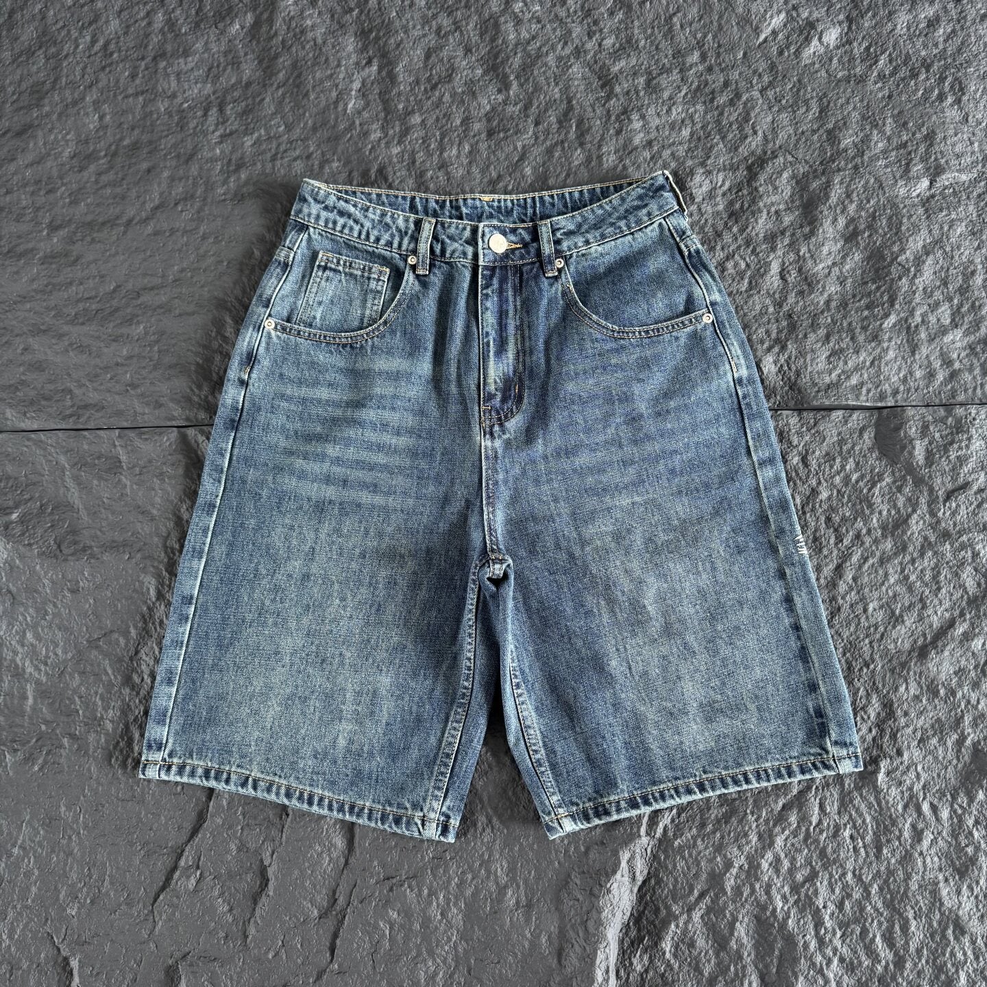 Derschutze Figure Floral Embroidered Jorts