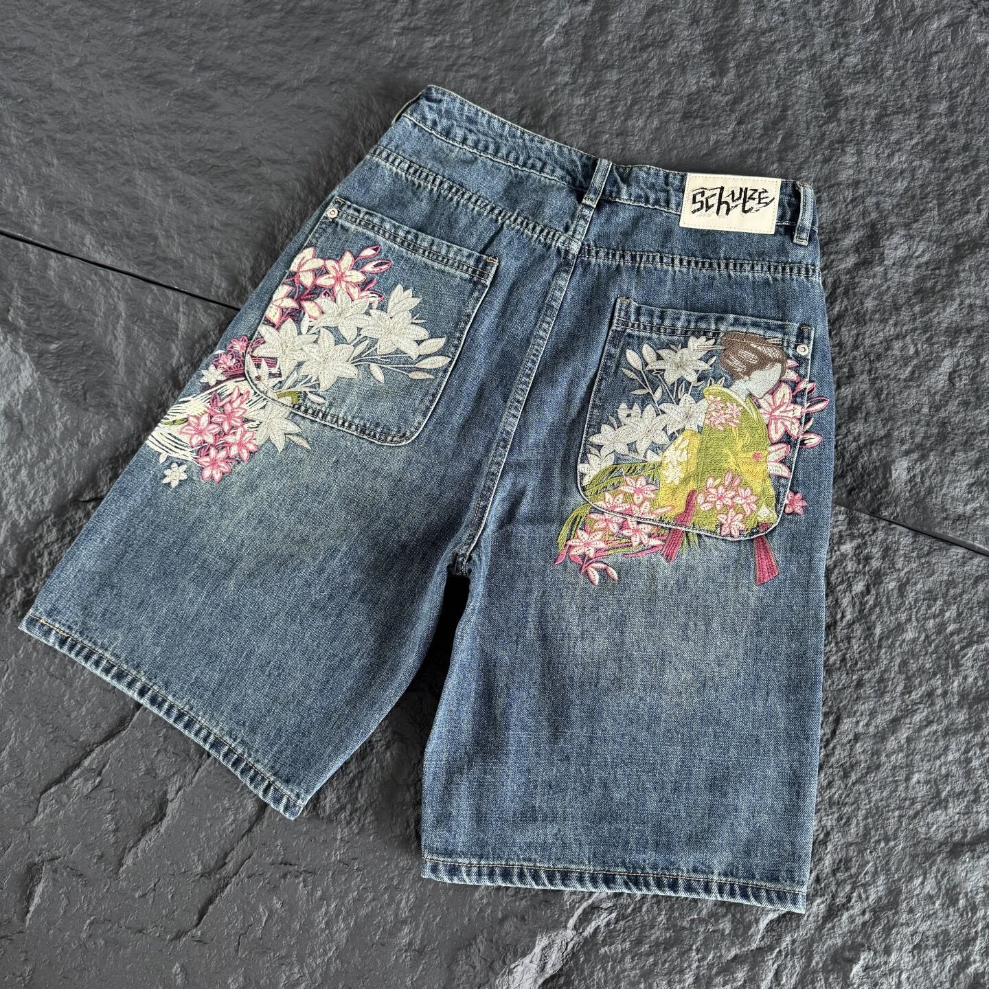 Derschutze Figure Floral Embroidered Jorts