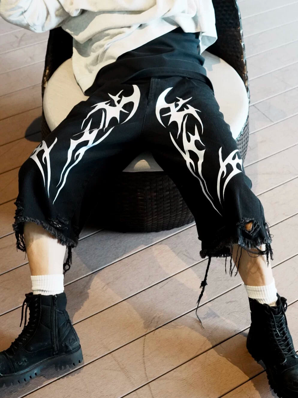 AONE4SURExBSSHTWASIL co created original embroidered LOGO street black distressed denim cropped pants